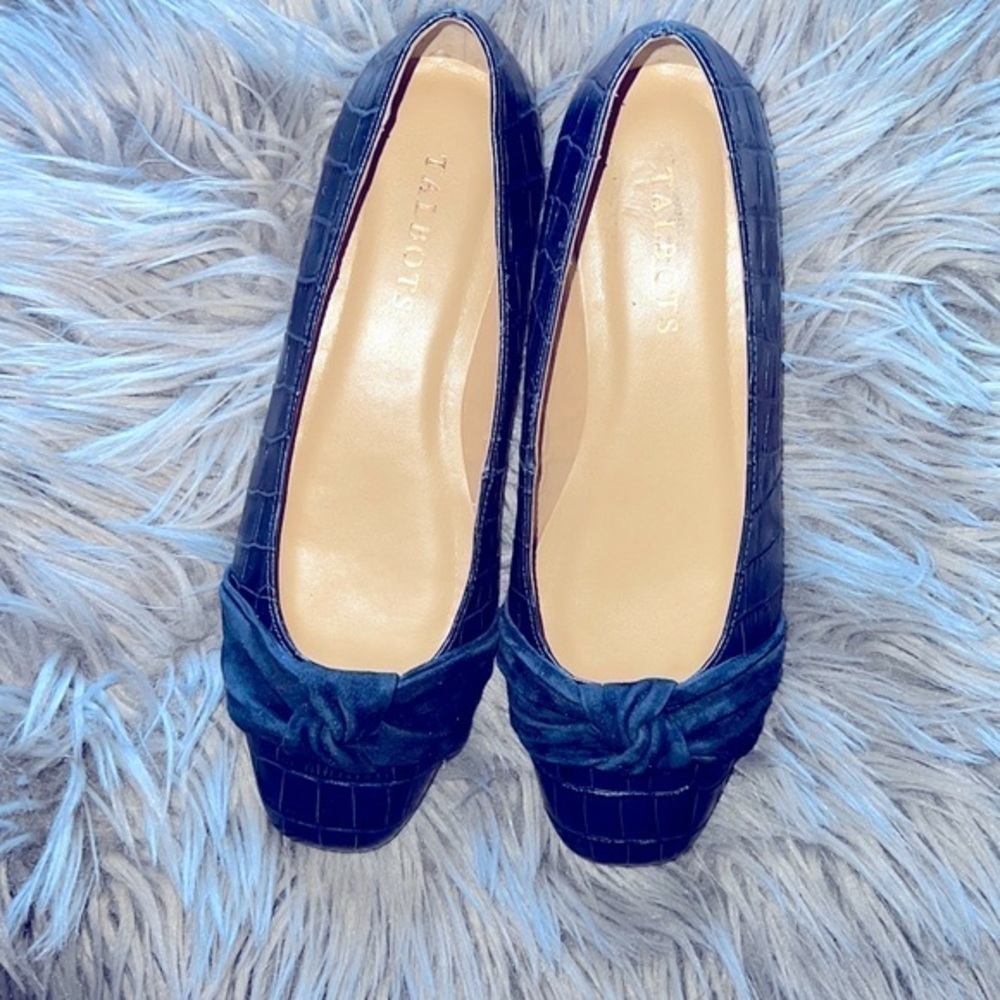 Talbots blue navy 6 1/2 M leather upper